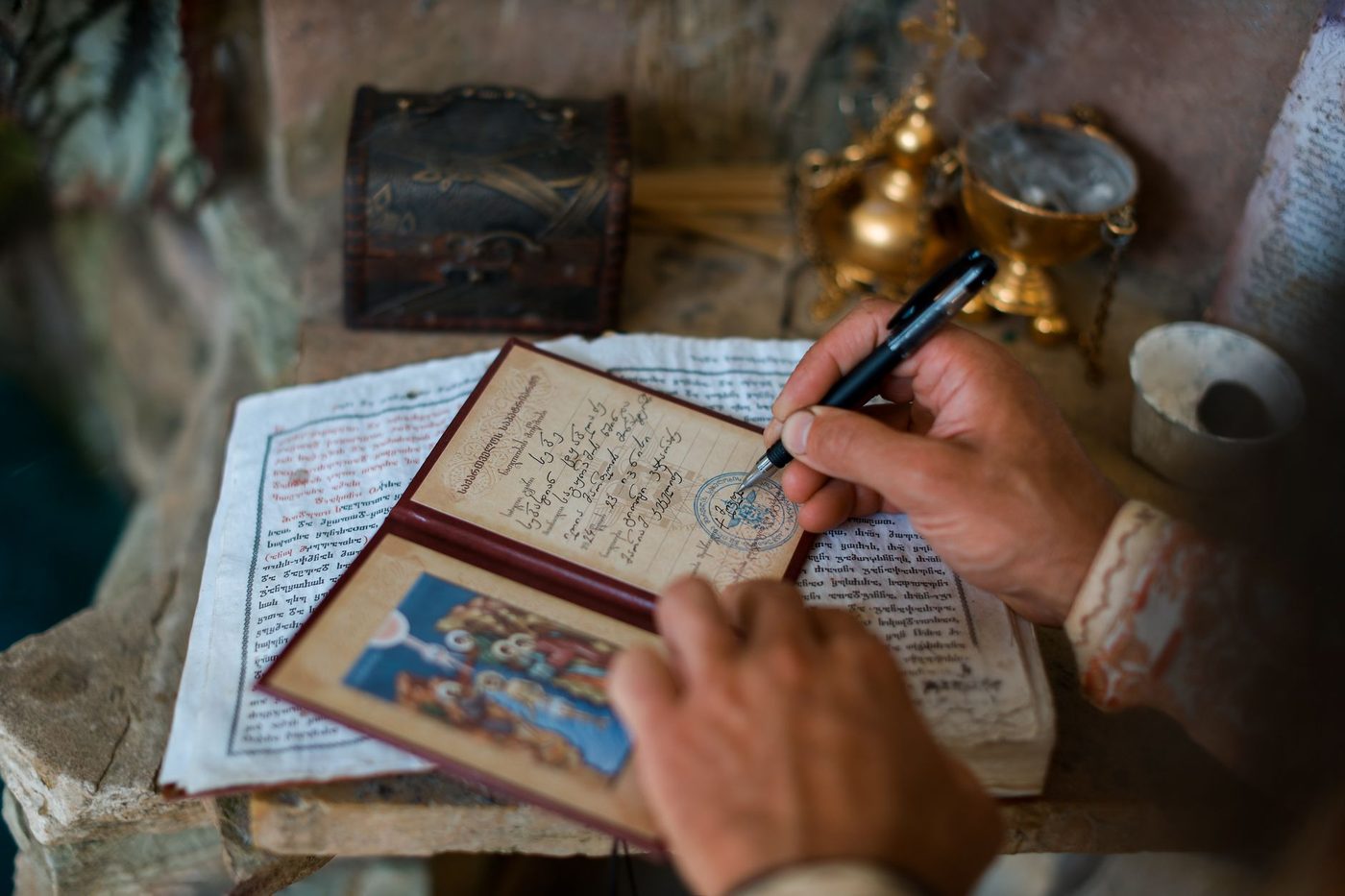 Een simpele bindfout? Waarom het Voynich-manuscript mogelijk verkeerd gebonden is