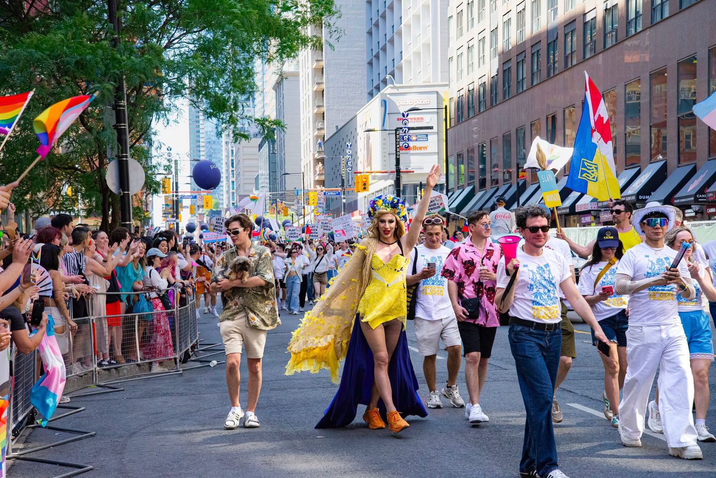 Bestelwagen reed in op pride-parade in Berlijn: één dode en tientallen gewonden