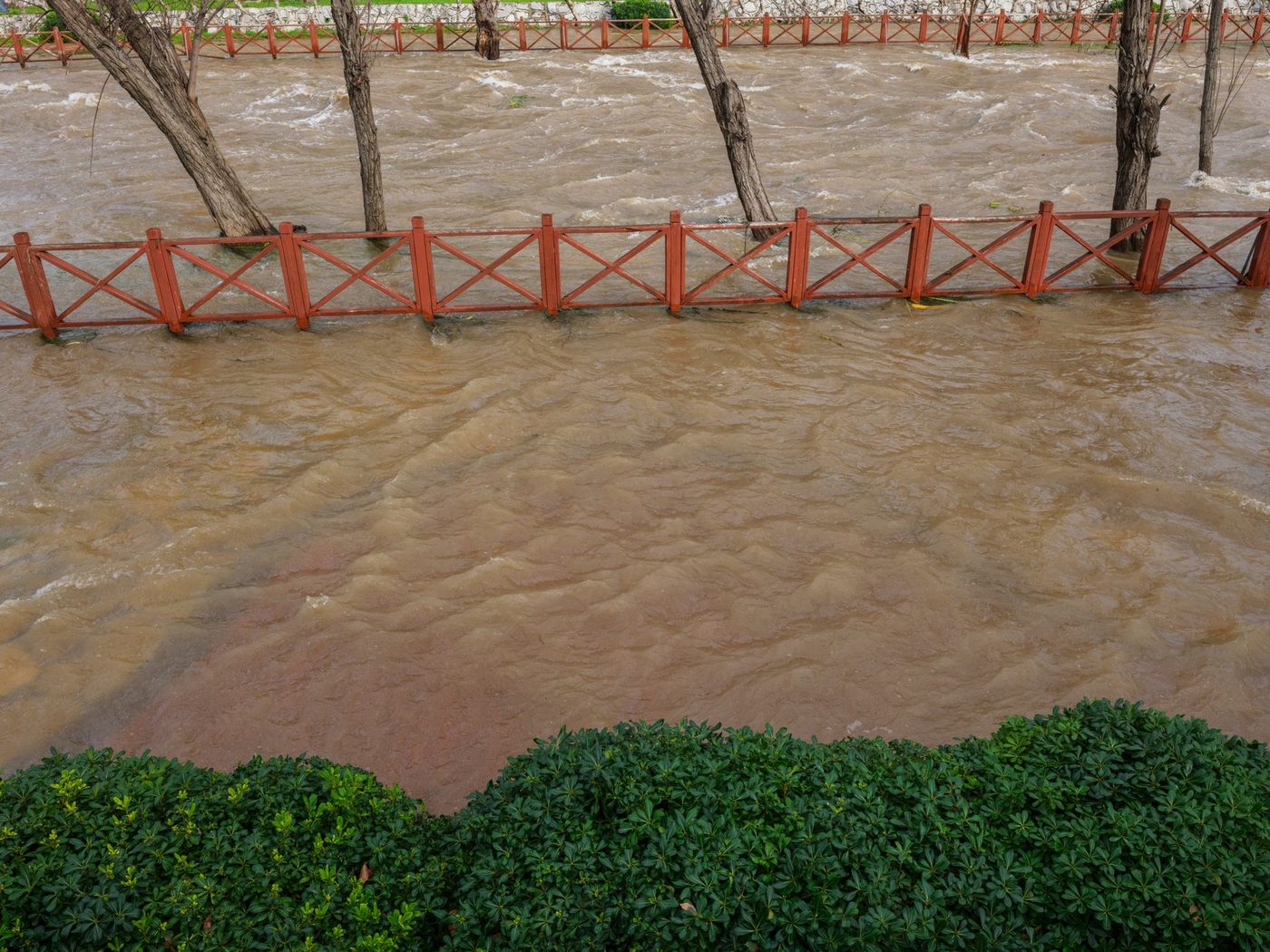 Storm Adam zet oost-Spanje onder water: 550 mm regen in tien uur en meerdere doden
