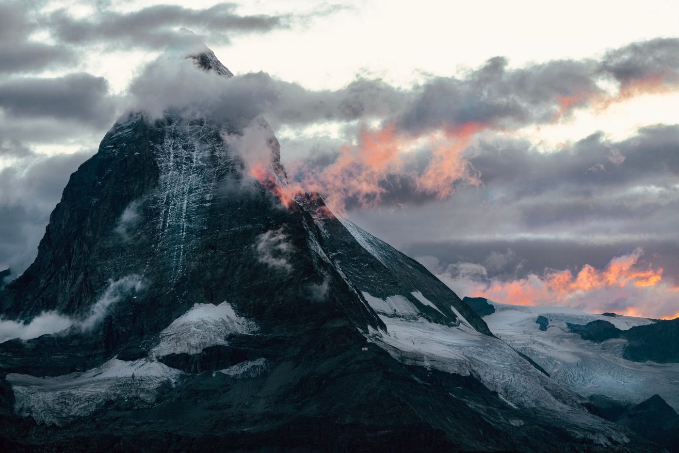 De Matterhorn is 'kaal': recordwarme zomer veegt sneeuw van iconische top