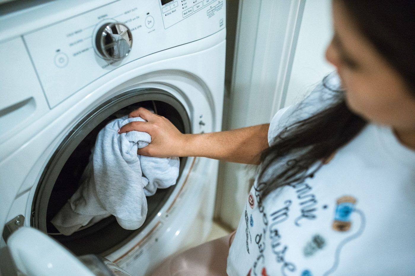 Versgewassen T-shirt stinkt meteen: dit is de onverwachte oorzaak