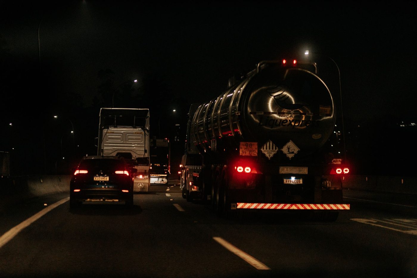 Suikerbietenregen bij A19: vrachtwagen kantelt in Moorsele