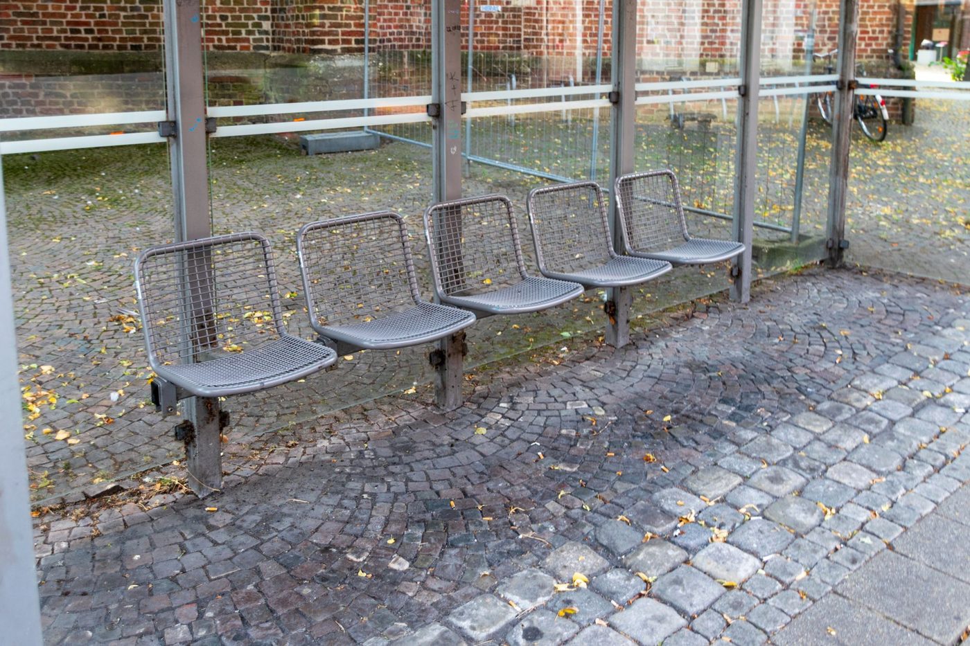 Ironisch: Nieuw bushokje in Wuustwezel, maar buslijn is geschrapt