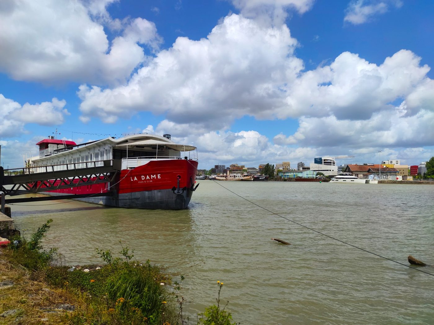 Franse overheid roept op tot vermijding van Bordeaux vanwege verwoestende bosbranden