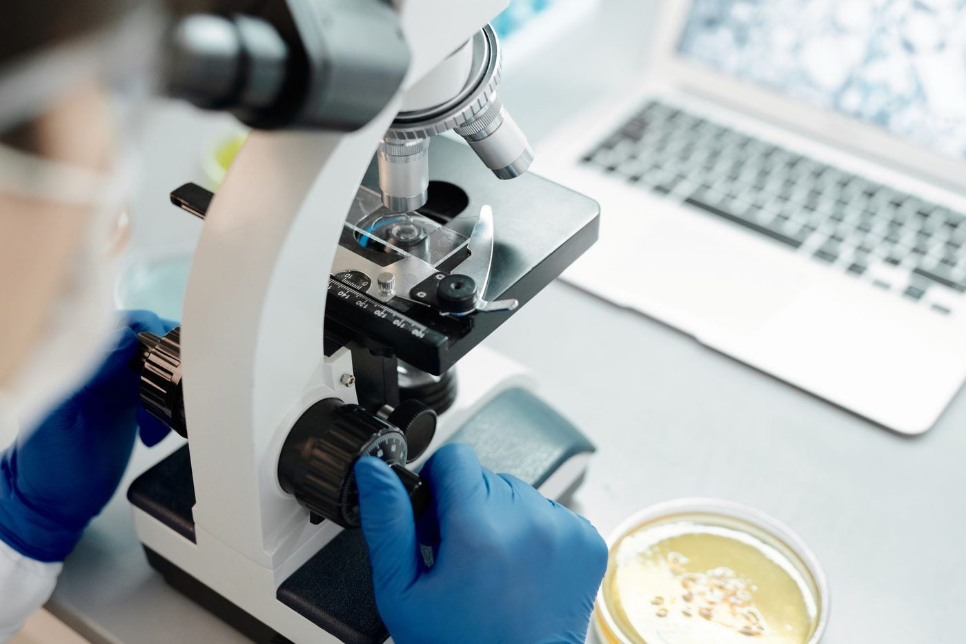 AI-agent succesvol in autonome voorbereiding van scanning tunneling microscoop