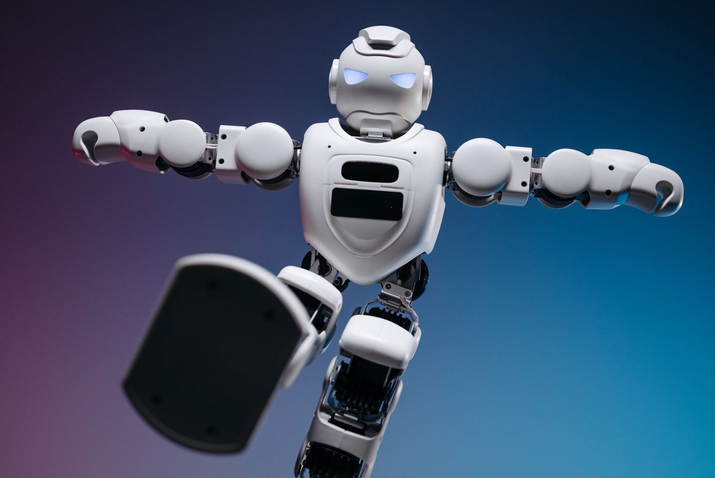 Robots lopen straks stabiel op schepen en trillende vloeren dankzij slimme nieuwe methode