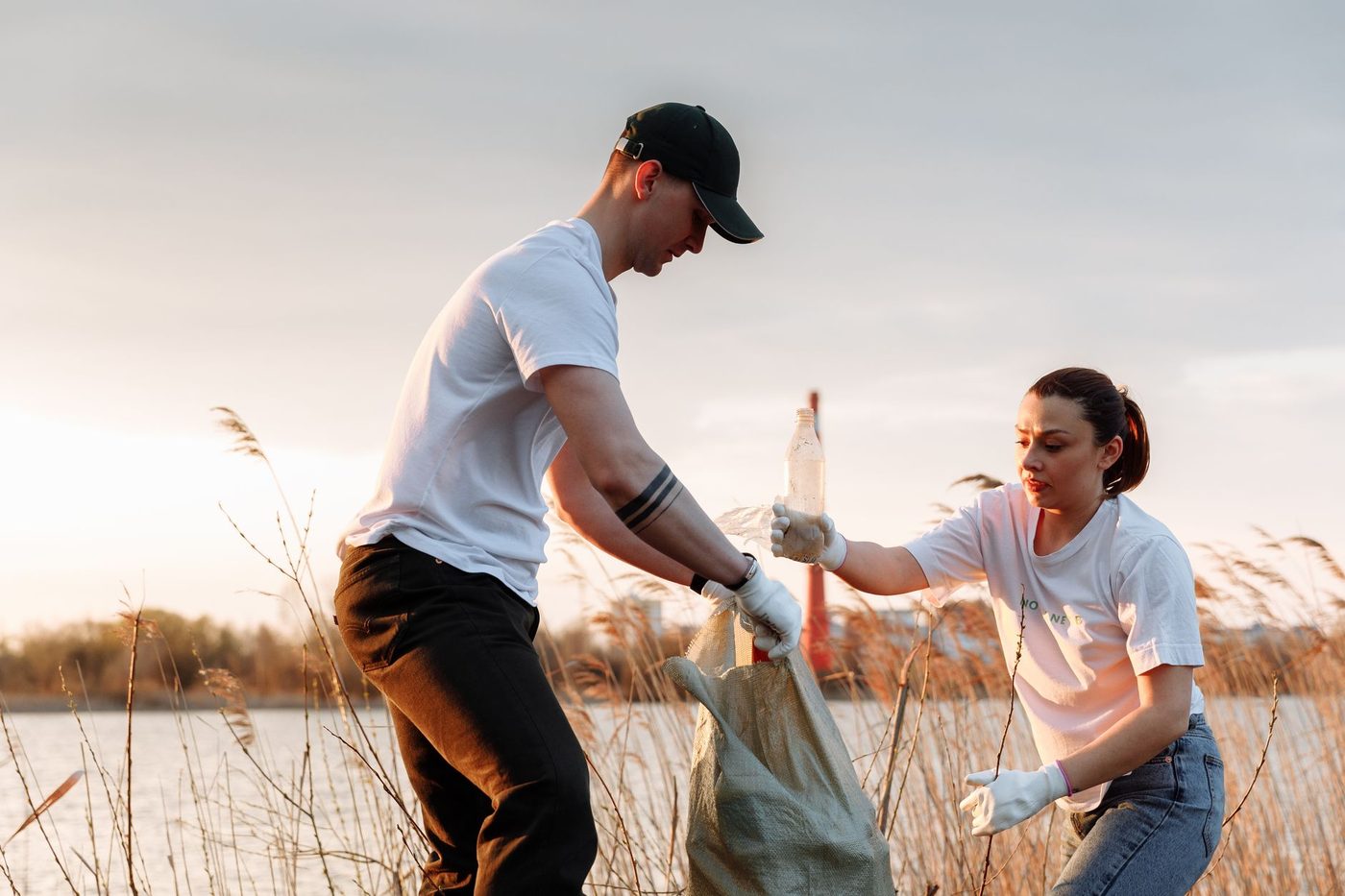 550 vrijwilligers halen 1.341 kilo afval uit Schelde en Maas — wat vonden ze?