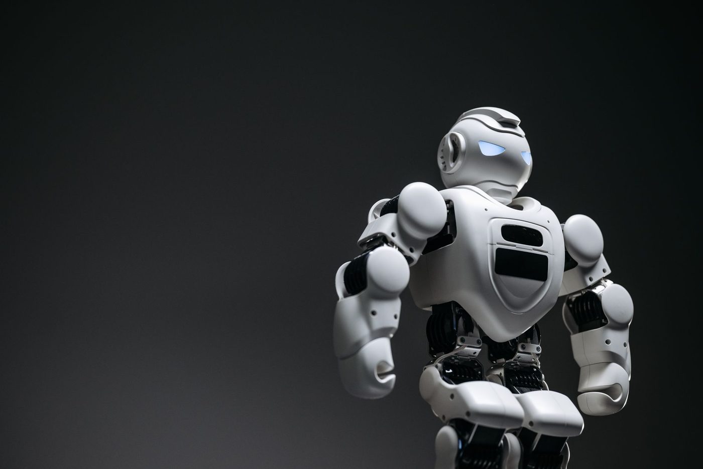 Robots die begrijpen wat je bedoelt: nieuw framework vertaalt taal naar robotgedrag
