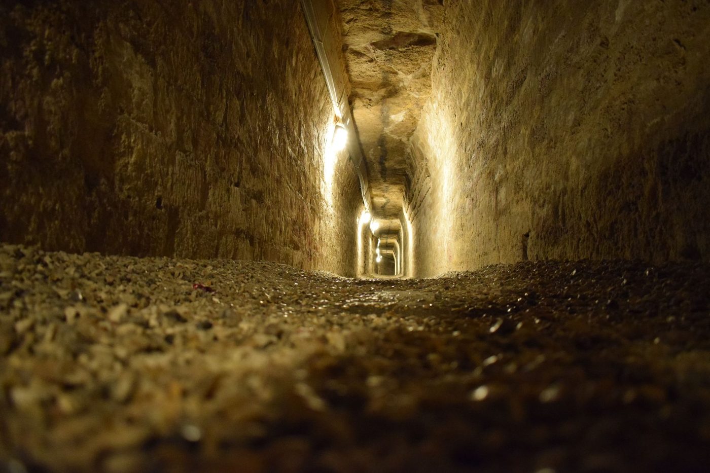 Vrouw valt zes meter naar beneden in verboden deel Parijse catacomben