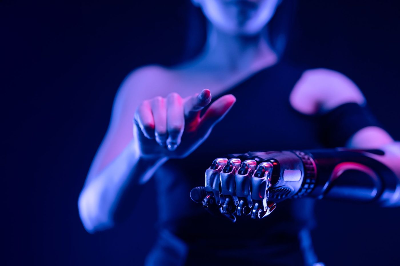Robot hond gestuurd door computer met menselijke cellen uit gedoneerd bloed