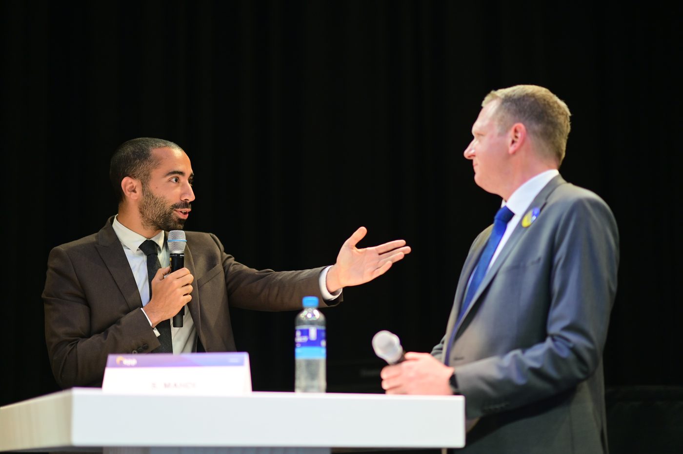 "Zoals bij de beenhouwer": Mahdi haalt hard uit naar Rousseau en Vooruit