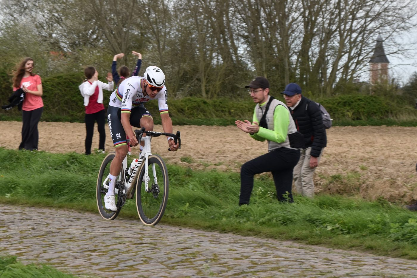 Van der Poel geeft zichzelf 'vijf procent' kans op wereldtitel: "Evenepoel is de favoriet"