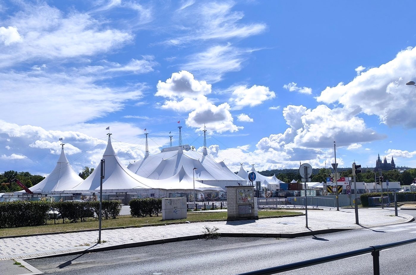 Cirque du Soleil brengt vernieuwde show 'OVO' naar de Brusselse ING Arena