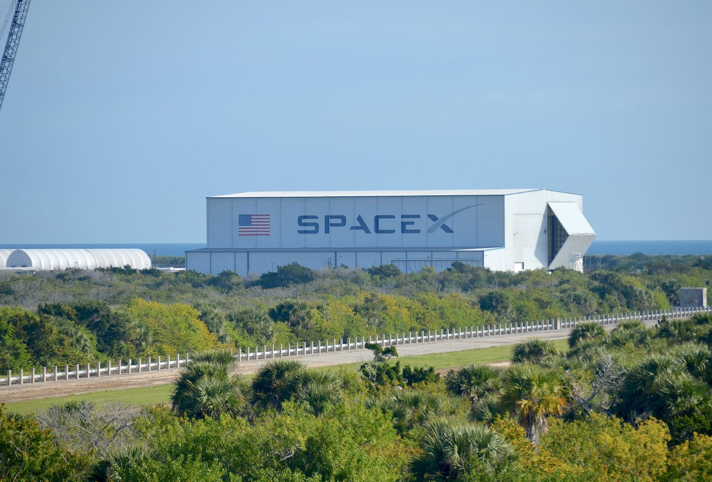 SpaceX lanceert 24 Starlink-satellieten vanaf Californische kust