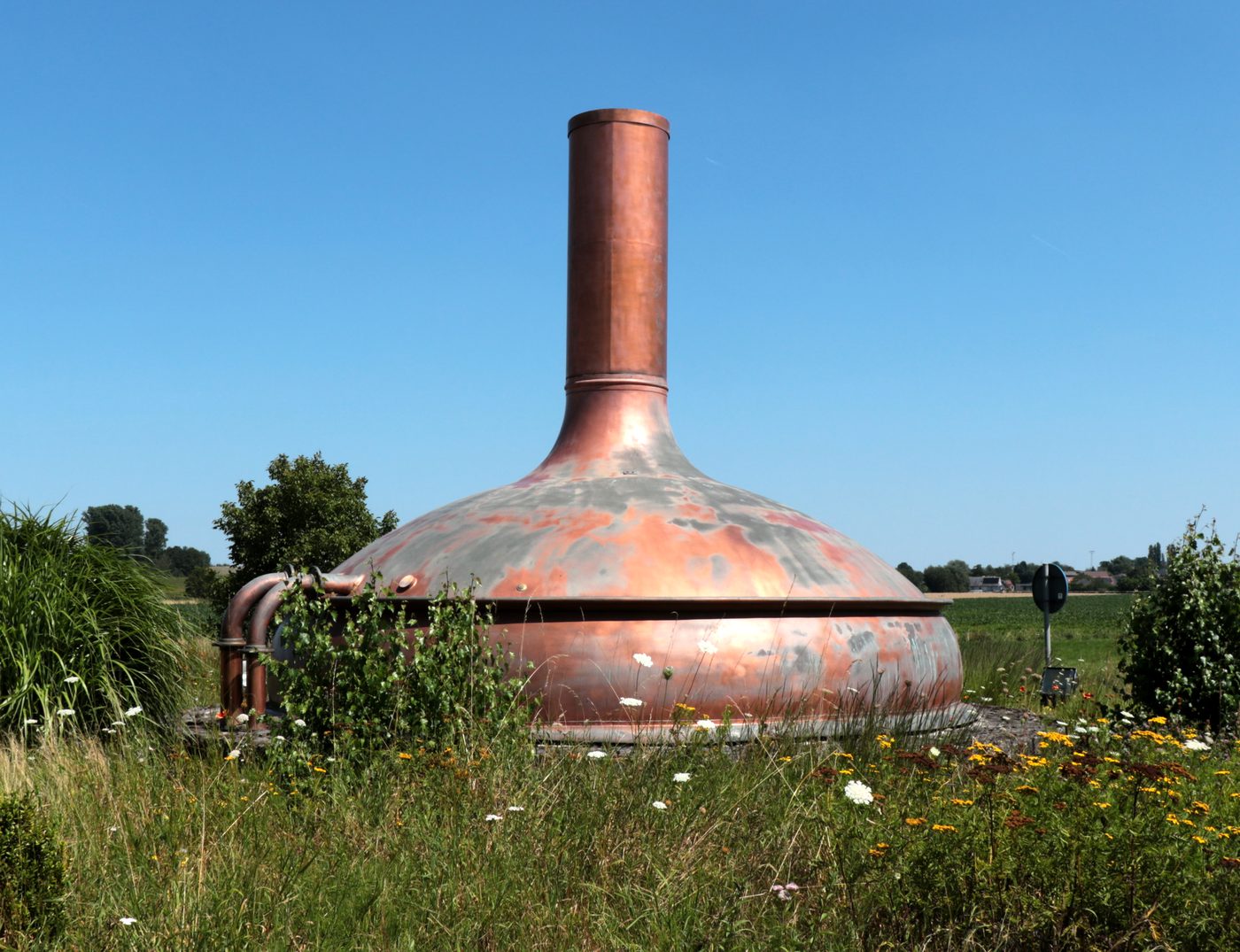 Diefstal op de rotonde: koperen stuk van brouwketel Hoegaarden verdwenen