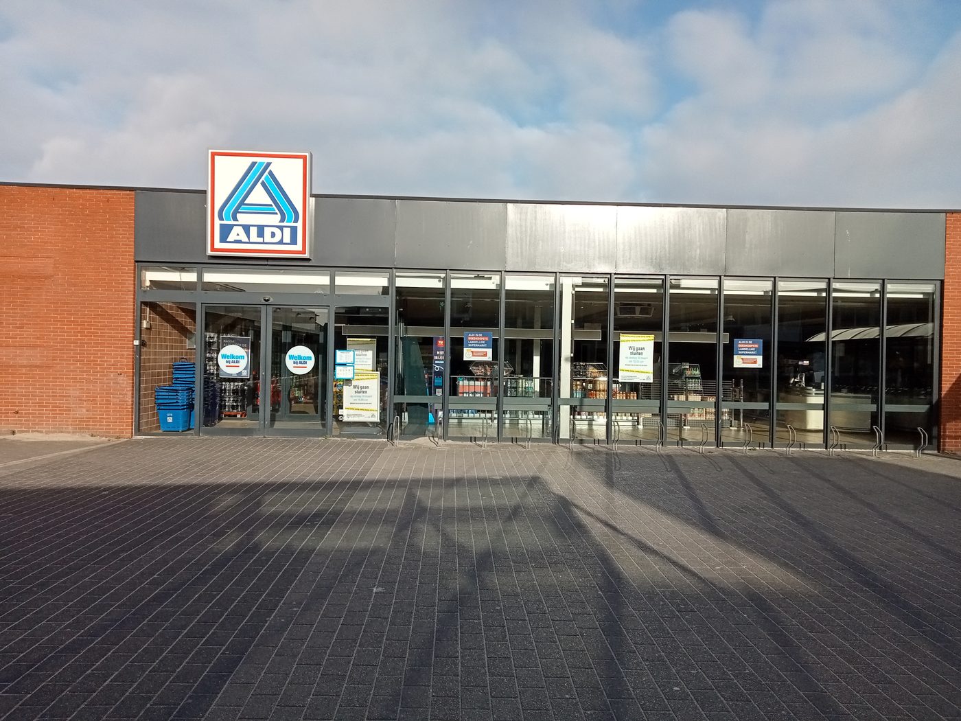 ALDI zet door: alle winkels op zondag open — vakbonden spreken van 'vertrouwensbreuk'